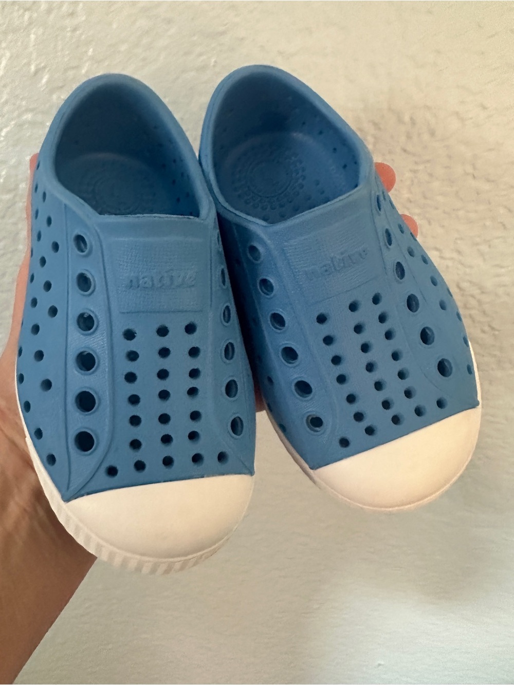 NATIVE Jefferson Sneakers
Toddler Kids size C6 sky blue white EUC - Picture 7 of 13